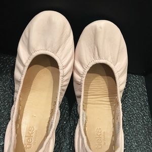 Ballet Pink size 7 Tieks!